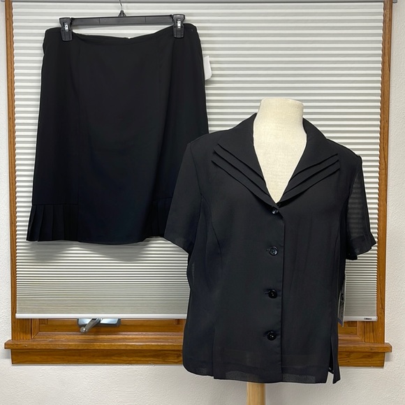 Danny & Nicole Dresses & Skirts - 18 // Danny & Nicole NWT Black 2 Piece Skirt Suit Set